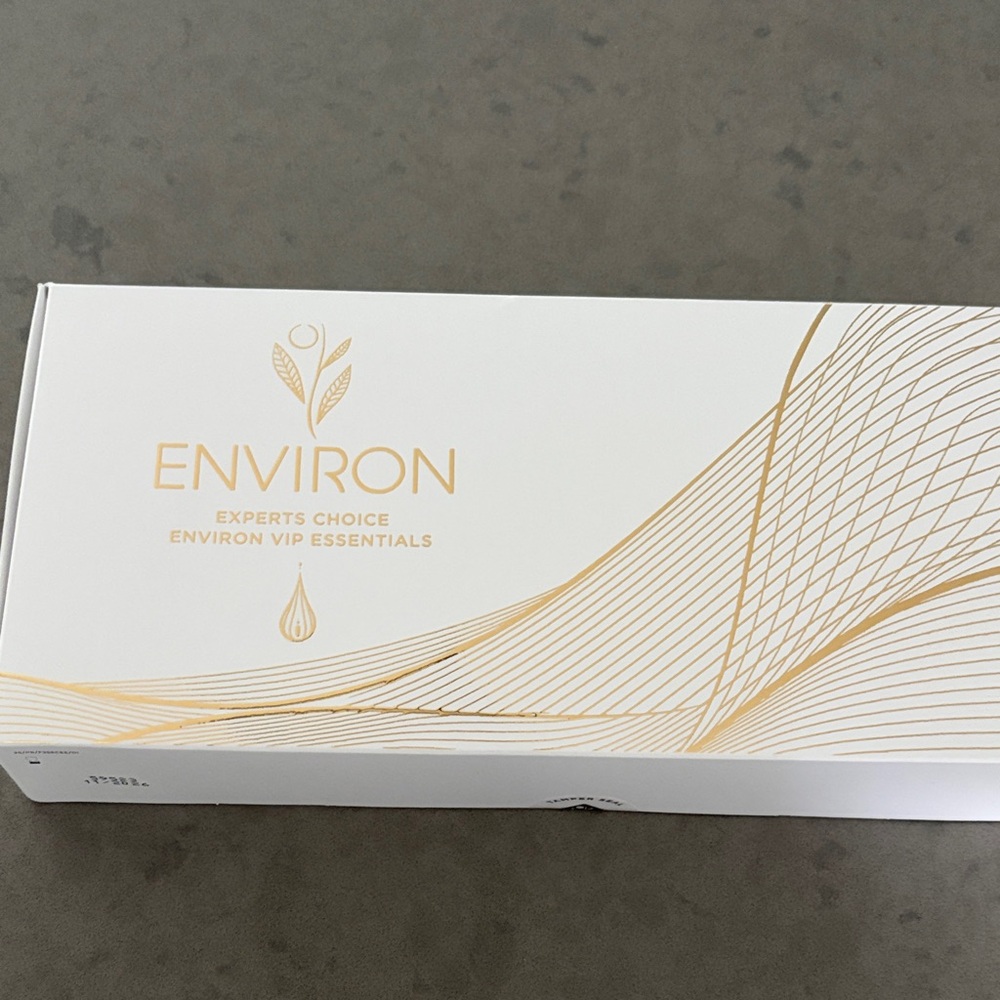 VIP Essentials Skincare Set - White & Gold